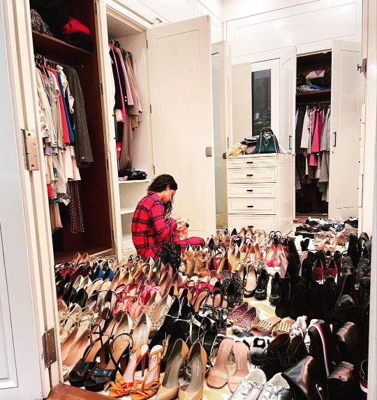 Step inside Kareena's walk-in closet, check out her shoe and bag
