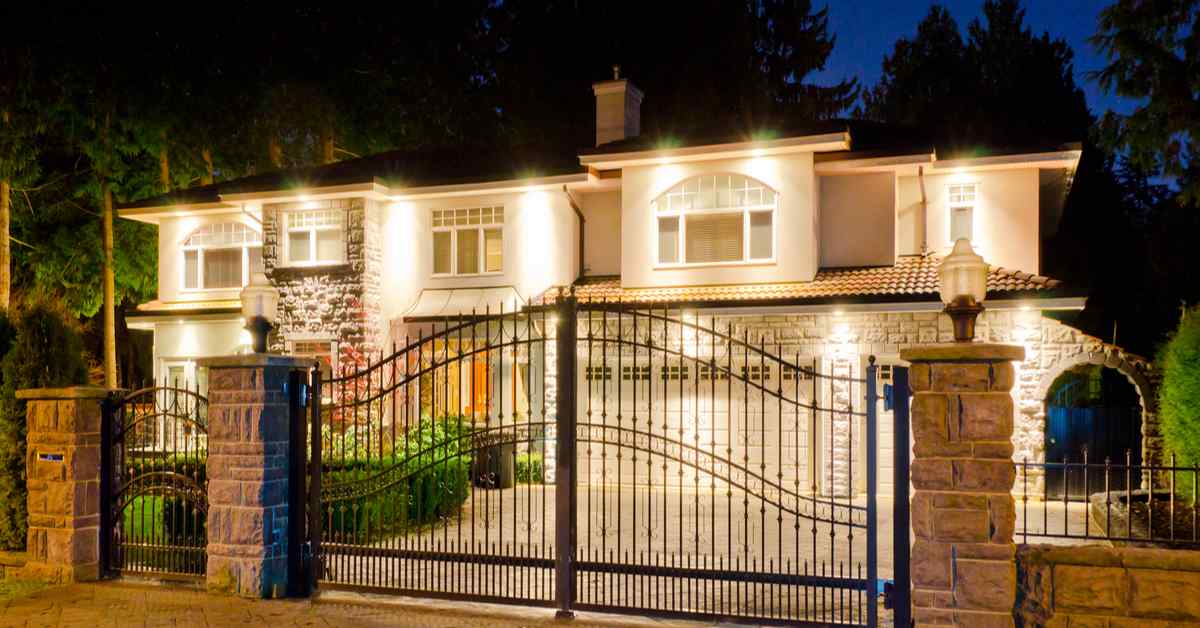 10 Stunning Front Gate Designs to Elevate Your Home’s Entrance