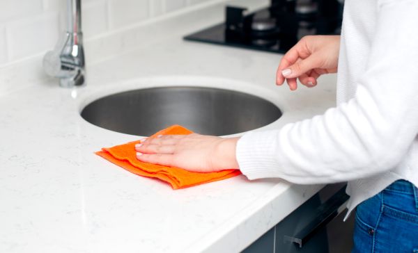 https://www.nobroker.in/blog/wp-content/uploads/2021/11/How-to-clean-kitchen-sink.jpg