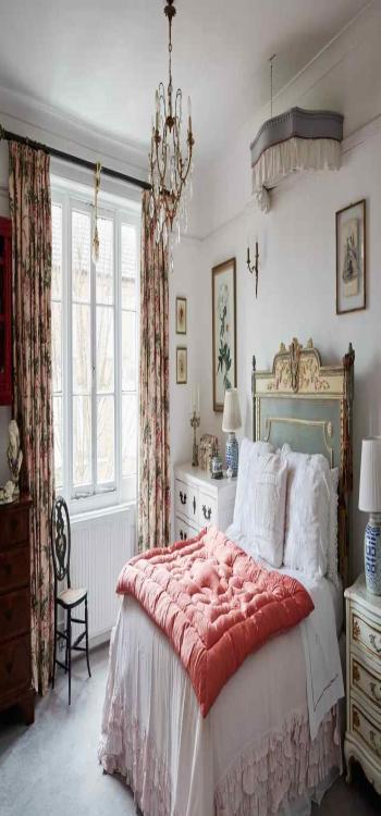 Vinatge Louis Vuitton Trunk in Bedroom - Contemporary - Bedroom