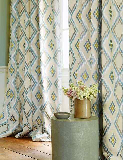 Living Room Curtain Design