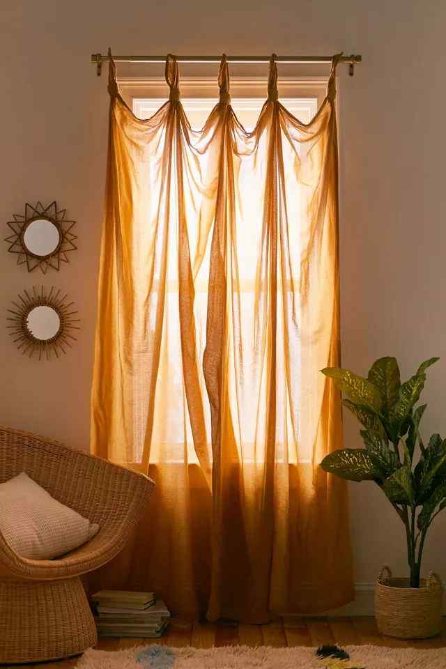 Living Room Curtain Design