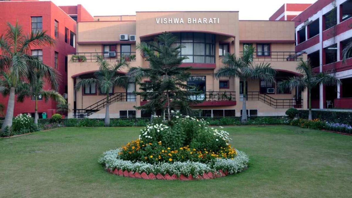 vishwa-bharati-school-front-lawn