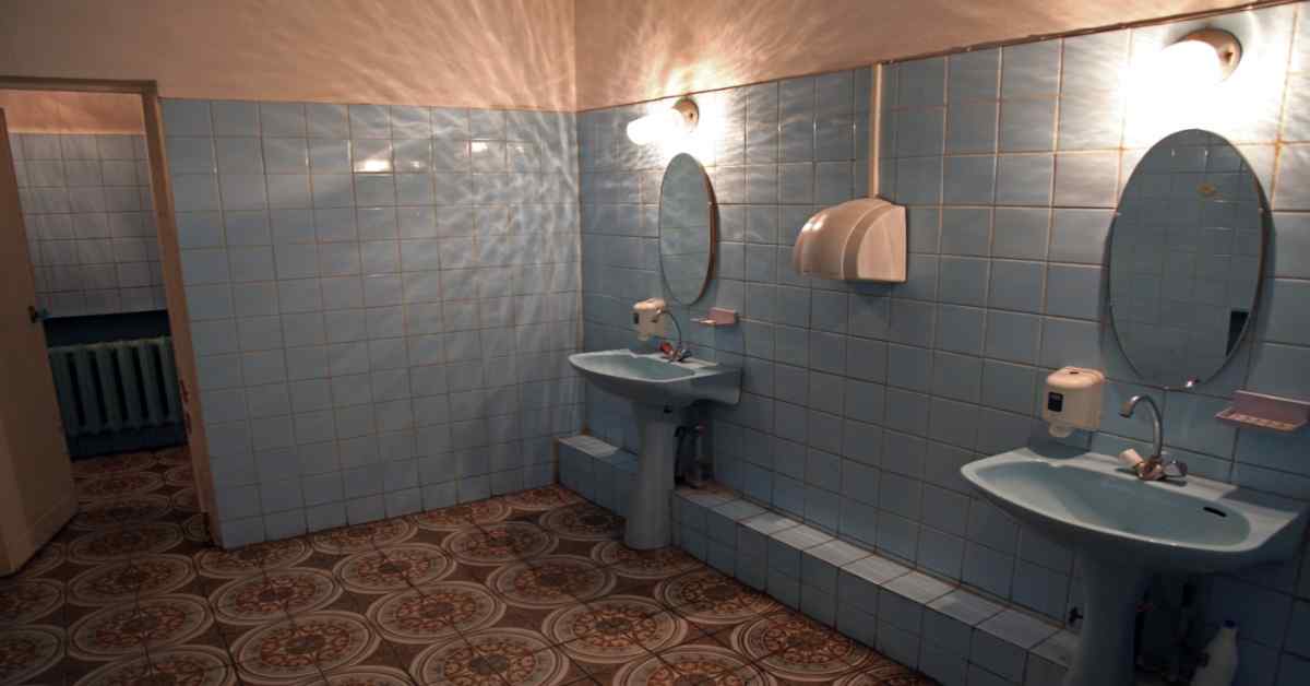 old school bathroom interior design