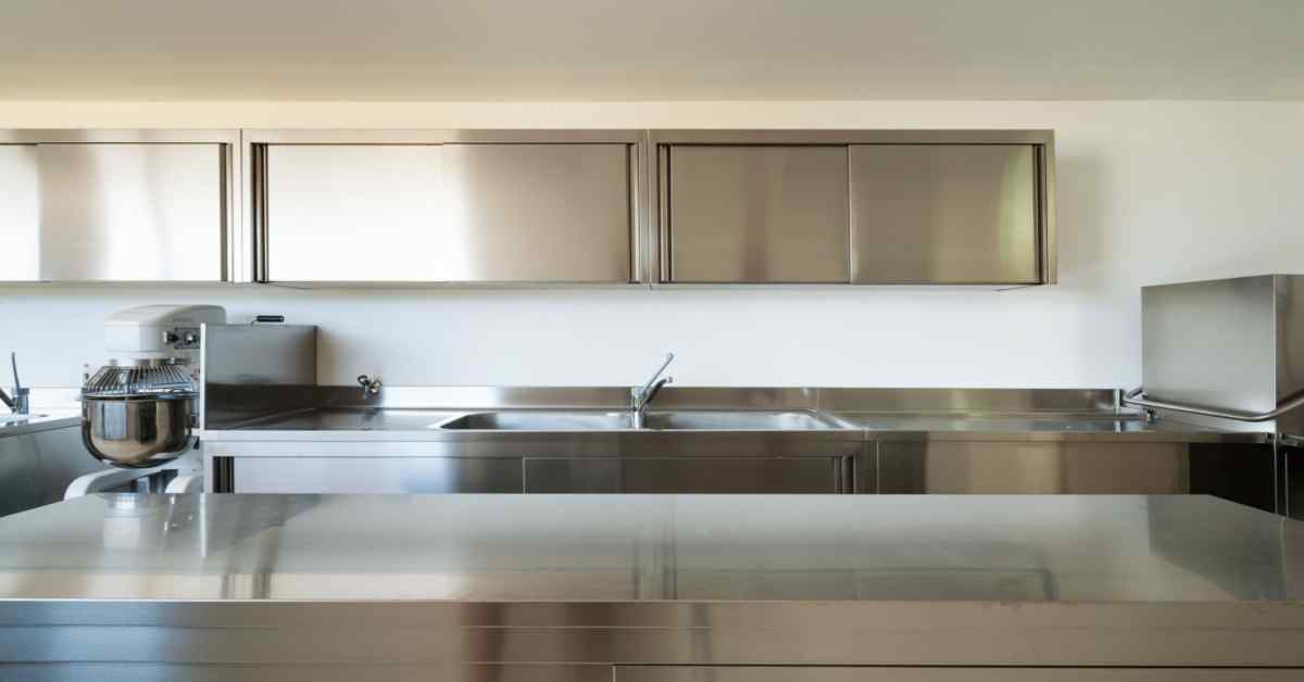 silver and metallic tones kitchen as per vastu