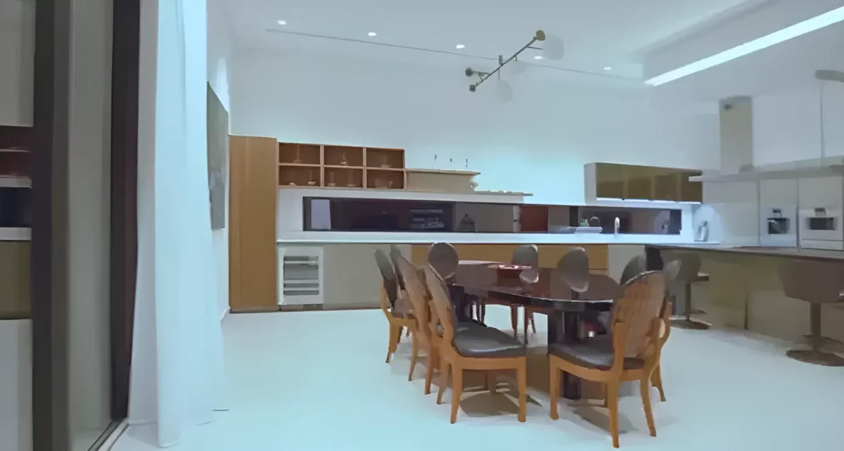 dining room of mukesh ambani house dubai